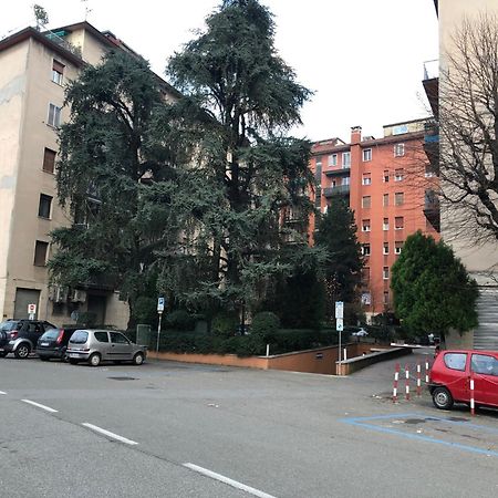 Tra Le Torri B&B - Ampia Stanza Privata In Appartamento Con Bagno Privato Accessibile Da Corridoio Bologna Kültér fotó