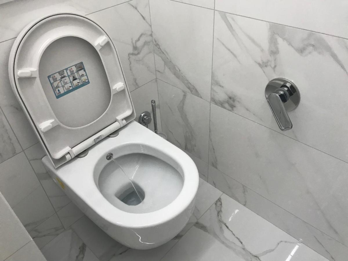 Tra Le Torri B&B - Ampia Stanza Privata In Appartamento Con Bagno Privato Accessibile Da Corridoio Bologna Kültér fotó