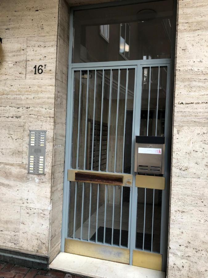 Tra Le Torri B&B - Ampia Stanza Privata In Appartamento Con Bagno Privato Accessibile Da Corridoio Bologna Kültér fotó